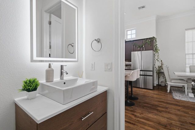2705 Arabelle Grove, Houston, TX 77007