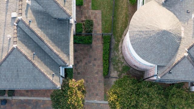 2705 Arabelle Grove, Houston, TX 77007