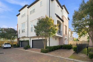 2705 Arabelle Grove, Houston, TX 77007