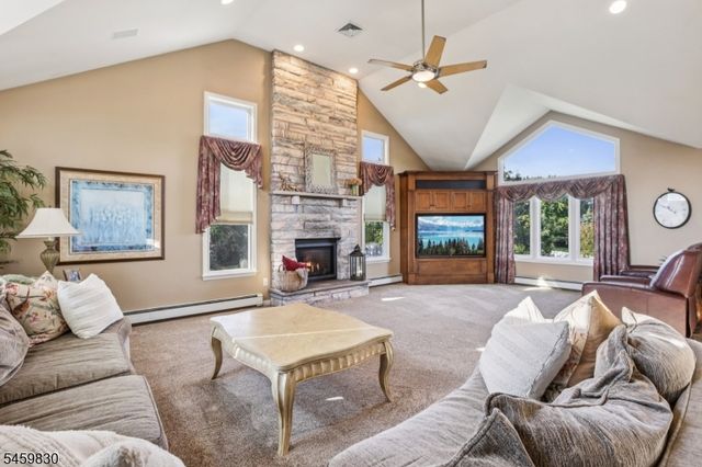 3 Skurla Ln, Hanover Twp., NJ 07981