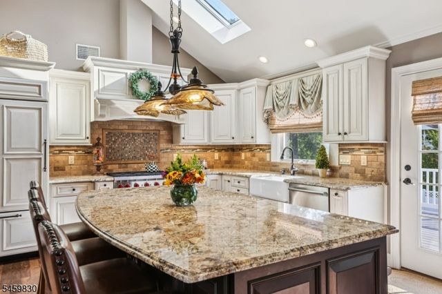 3 Skurla Ln, Hanover Twp., NJ 07981