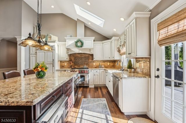 3 Skurla Ln, Hanover Twp., NJ 07981