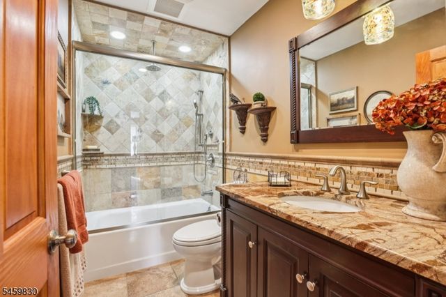 3 Skurla Ln, Hanover Twp., NJ 07981