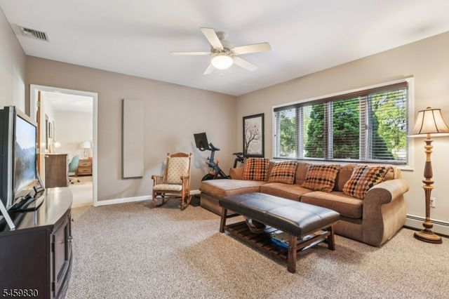 3 Skurla Ln, Hanover Twp., NJ 07981