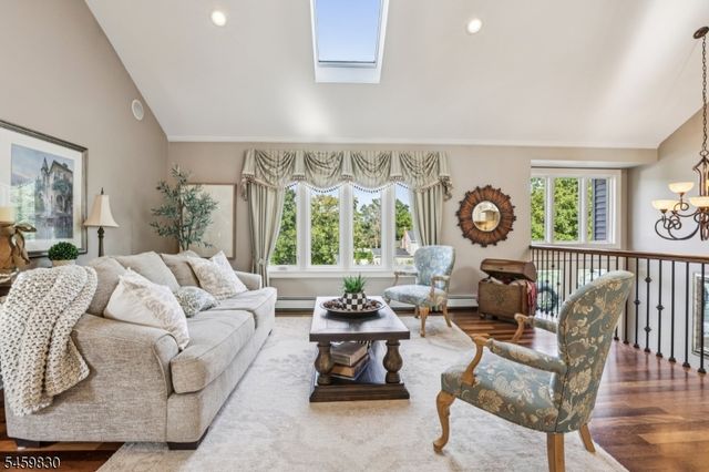 3 Skurla Ln, Hanover Twp., NJ 07981