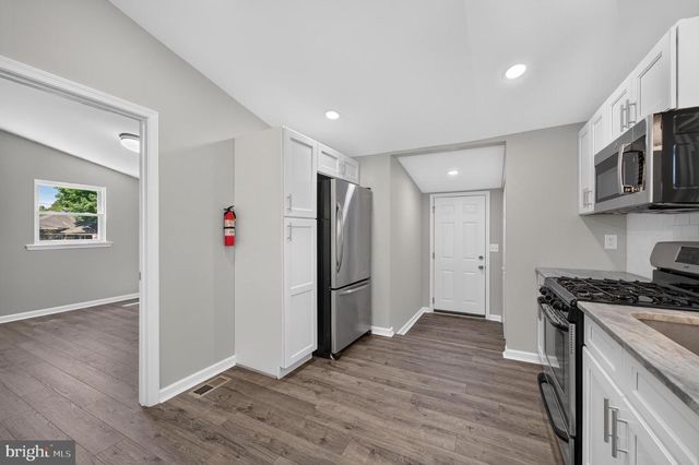 27 S MARKET ST, Gibbstown, NJ 08027