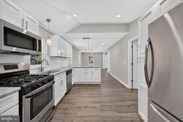 27 S MARKET ST, Gibbstown, NJ 08027