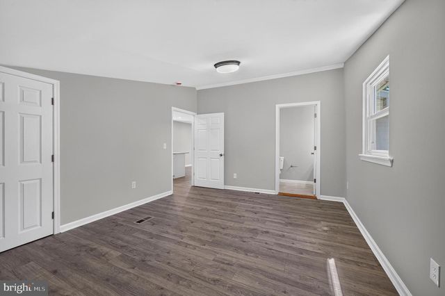 27 S MARKET ST, Gibbstown, NJ 08027