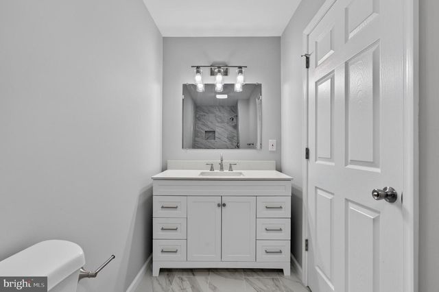 27 S MARKET ST, Gibbstown, NJ 08027