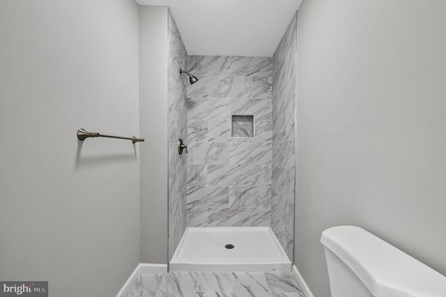 27 S MARKET ST, Gibbstown, NJ 08027