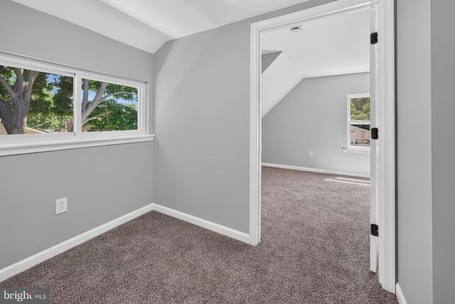 27 S MARKET ST, Gibbstown, NJ 08027