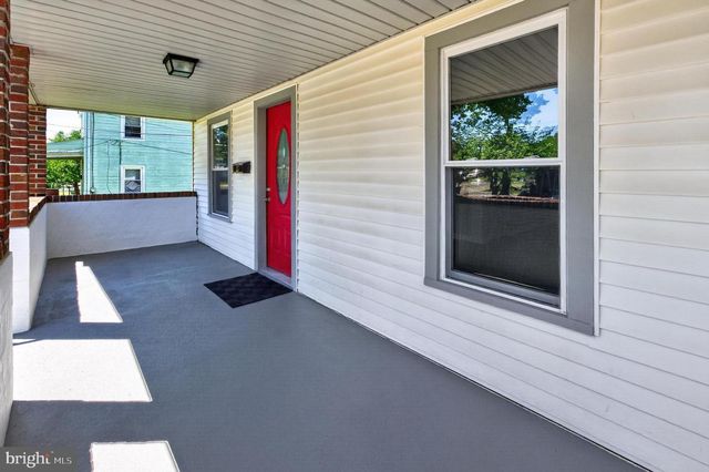 27 S MARKET ST, Gibbstown, NJ 08027