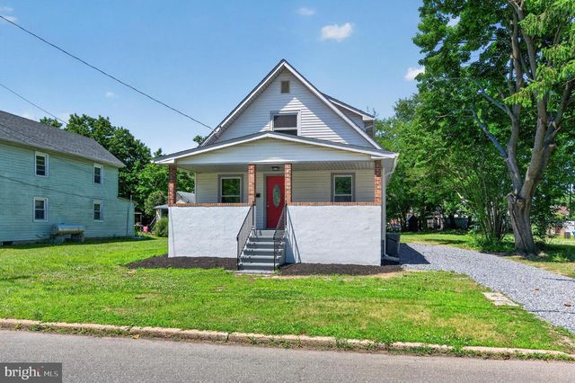 27 S MARKET ST, Gibbstown, NJ 08027