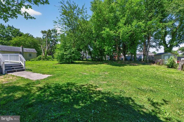 27 S MARKET ST, Gibbstown, NJ 08027