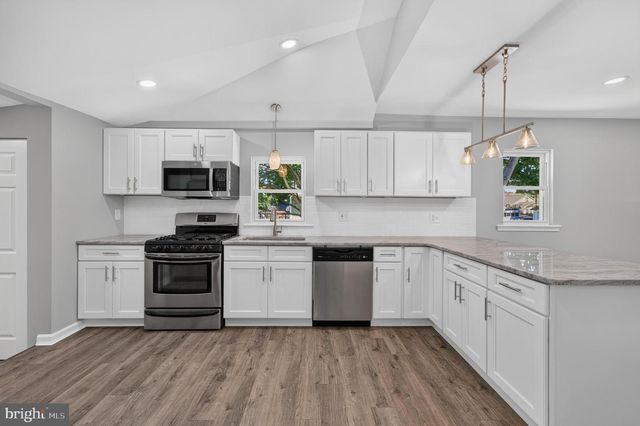 27 S MARKET ST, Gibbstown, NJ 08027
