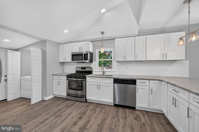 27 S MARKET ST, Gibbstown, NJ 08027