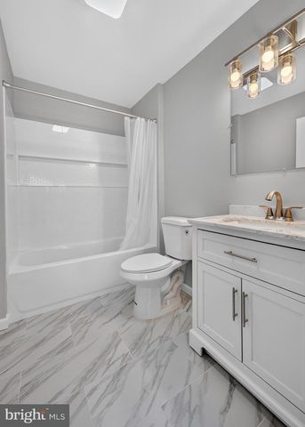 27 S MARKET ST, Gibbstown, NJ 08027