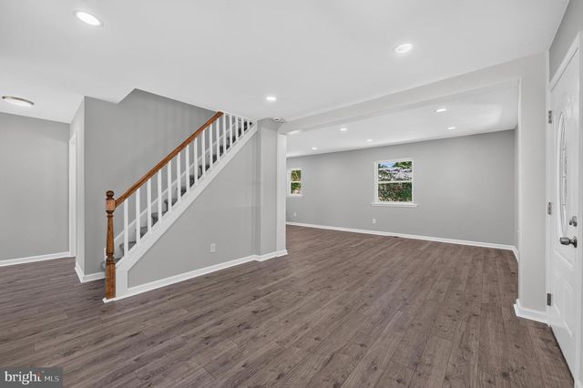 27 S MARKET ST, Gibbstown, NJ 08027