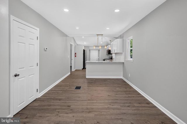 27 S MARKET ST, Gibbstown, NJ 08027