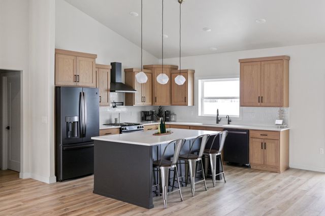 1555 72nd Avenue S, Fargo, ND 58104