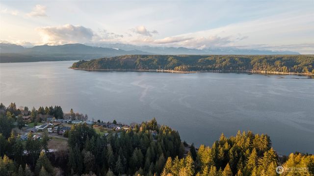 221 E Linda Vista Court, Union, WA 98592