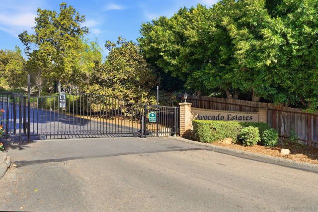 1571 Woody Hills Dr, El Cajon, CA 92019