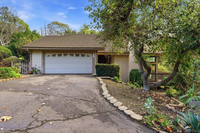 1571 Woody Hills Dr, El Cajon, CA 92019