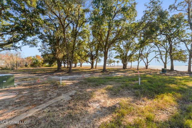 126 W Beach Boulevard, Pass Christian, MS 39571