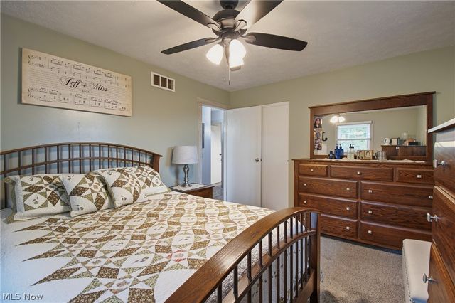 12097 Lisa Avenue NW, Hartville, OH 44632