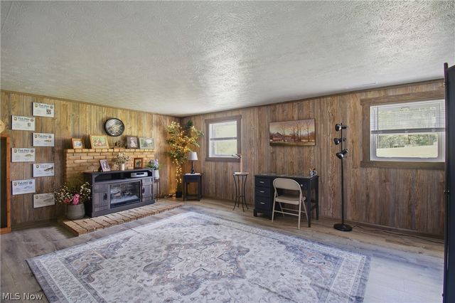 12097 Lisa Avenue NW, Hartville, OH 44632