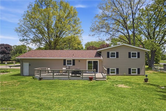 12097 Lisa Avenue NW, Hartville, OH 44632