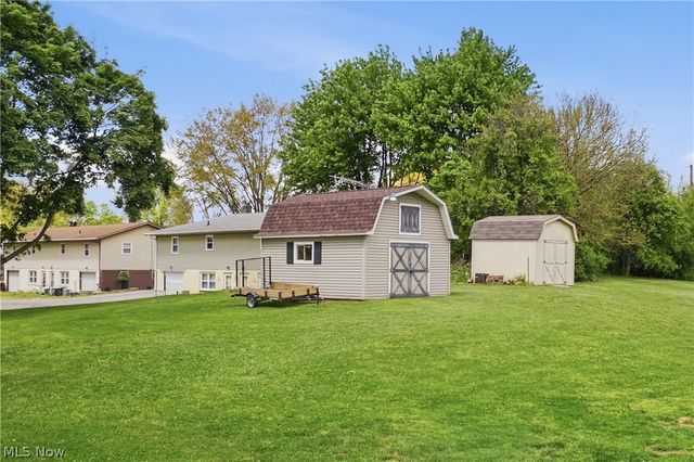 12097 Lisa Avenue NW, Hartville, OH 44632