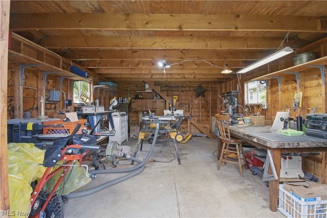 12097 Lisa Avenue NW, Hartville, OH 44632