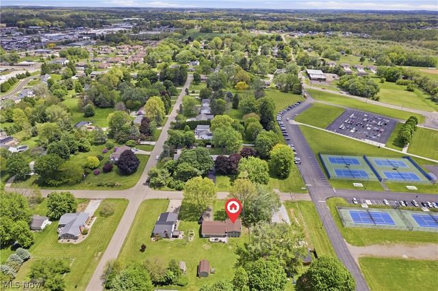 12097 Lisa Avenue NW, Hartville, OH 44632