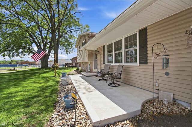 12097 Lisa Avenue NW, Hartville, OH 44632