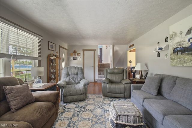 12097 Lisa Avenue NW, Hartville, OH 44632