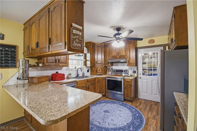 12097 Lisa Avenue NW, Hartville, OH 44632