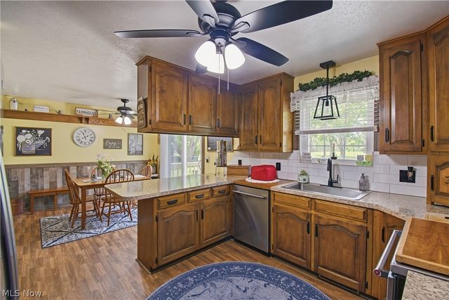12097 Lisa Avenue NW, Hartville, OH 44632