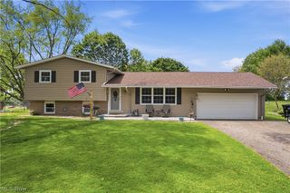 12097 Lisa Avenue NW, Hartville, OH 44632