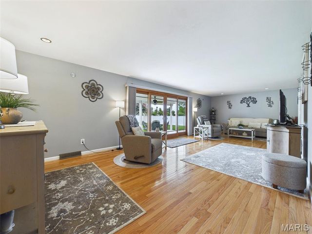 1228 Cardinal Drive, East Alton, IL 62024