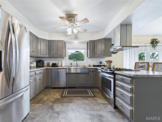 1228 Cardinal Drive, East Alton, IL 62024