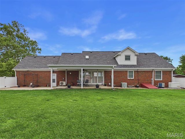 1228 Cardinal Drive, East Alton, IL 62024