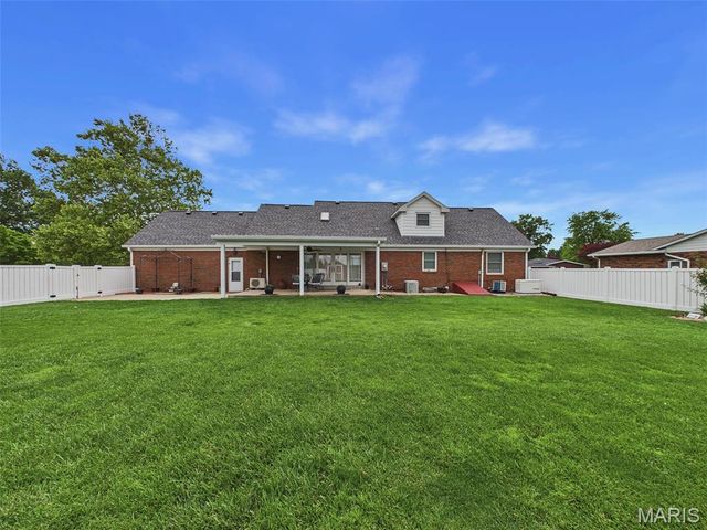 1228 Cardinal Drive, East Alton, IL 62024