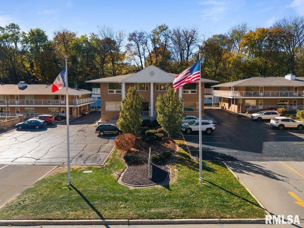 1104 KIMBERLY Road 602, Bettendorf, IA 52722