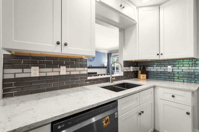 15449 W Mayflower DRIVE, New Berlin, WI 53151