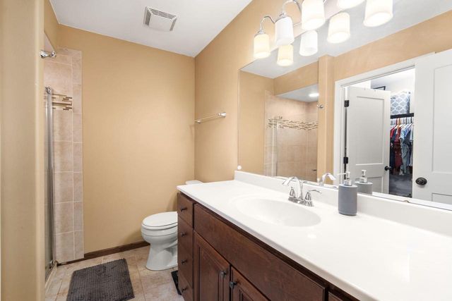 15449 W Mayflower DRIVE, New Berlin, WI 53151