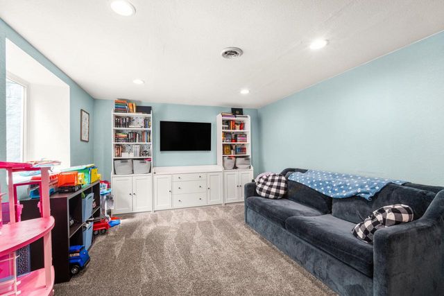 15449 W Mayflower DRIVE, New Berlin, WI 53151
