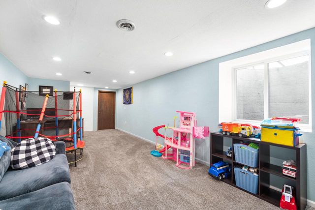 15449 W Mayflower DRIVE, New Berlin, WI 53151