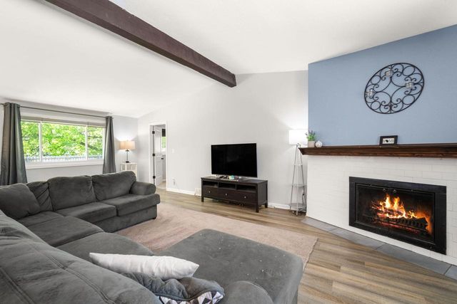 15449 W Mayflower DRIVE, New Berlin, WI 53151