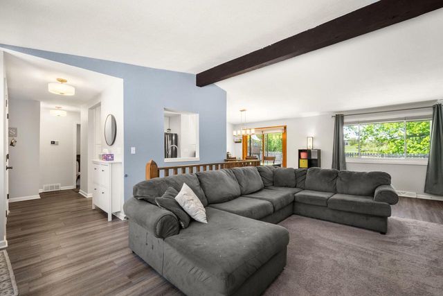 15449 W Mayflower DRIVE, New Berlin, WI 53151